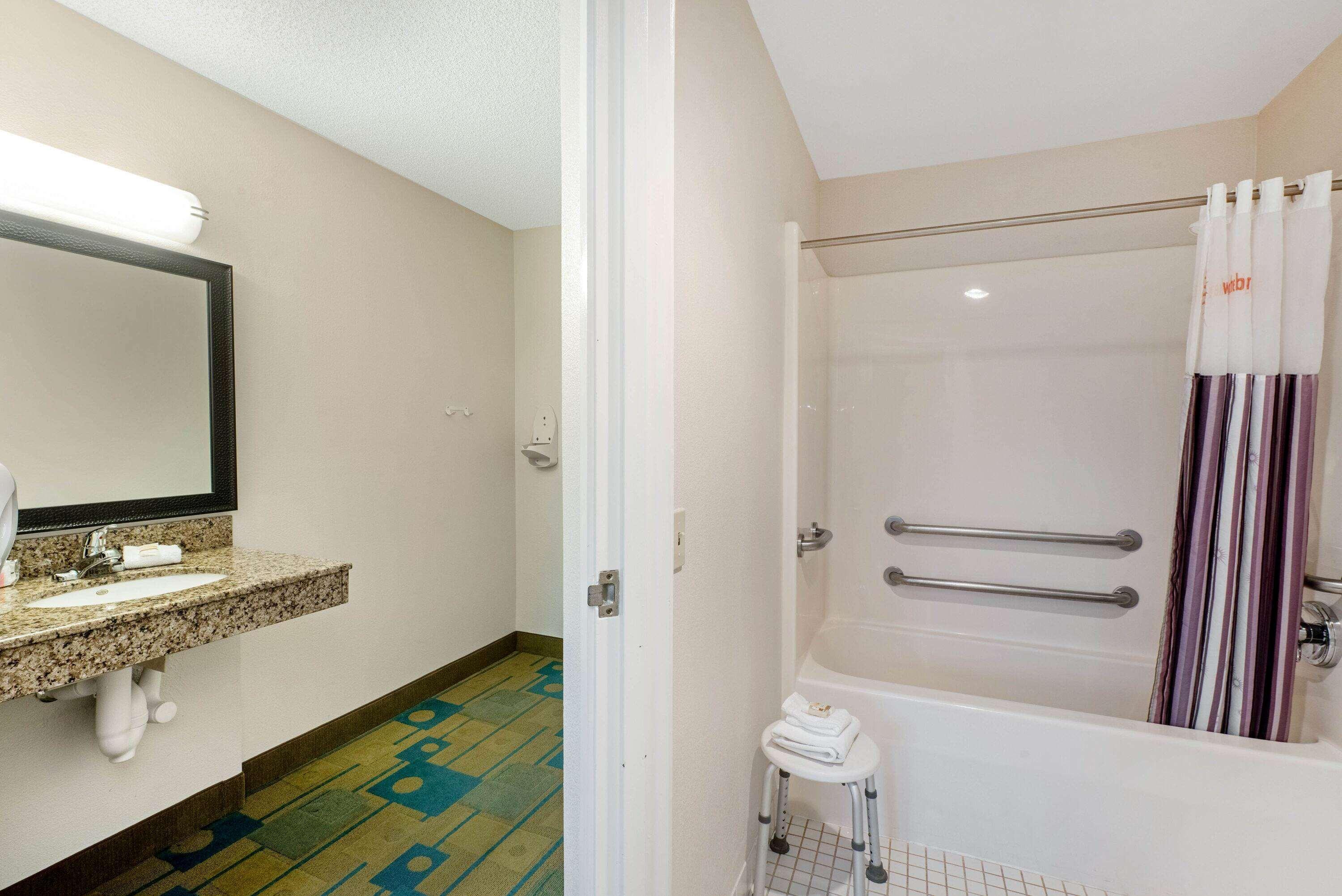 La Quinta By Wyndham Mansfield Oh Hotell Eksteriør bilde